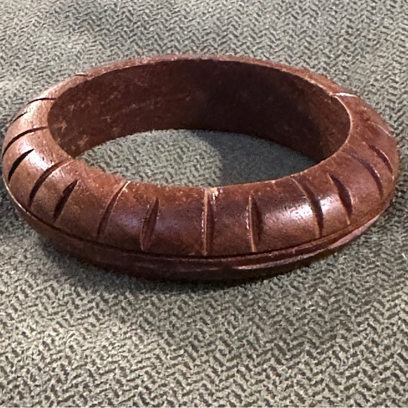 Wooden bangle bracelet - Picture 12 of 16